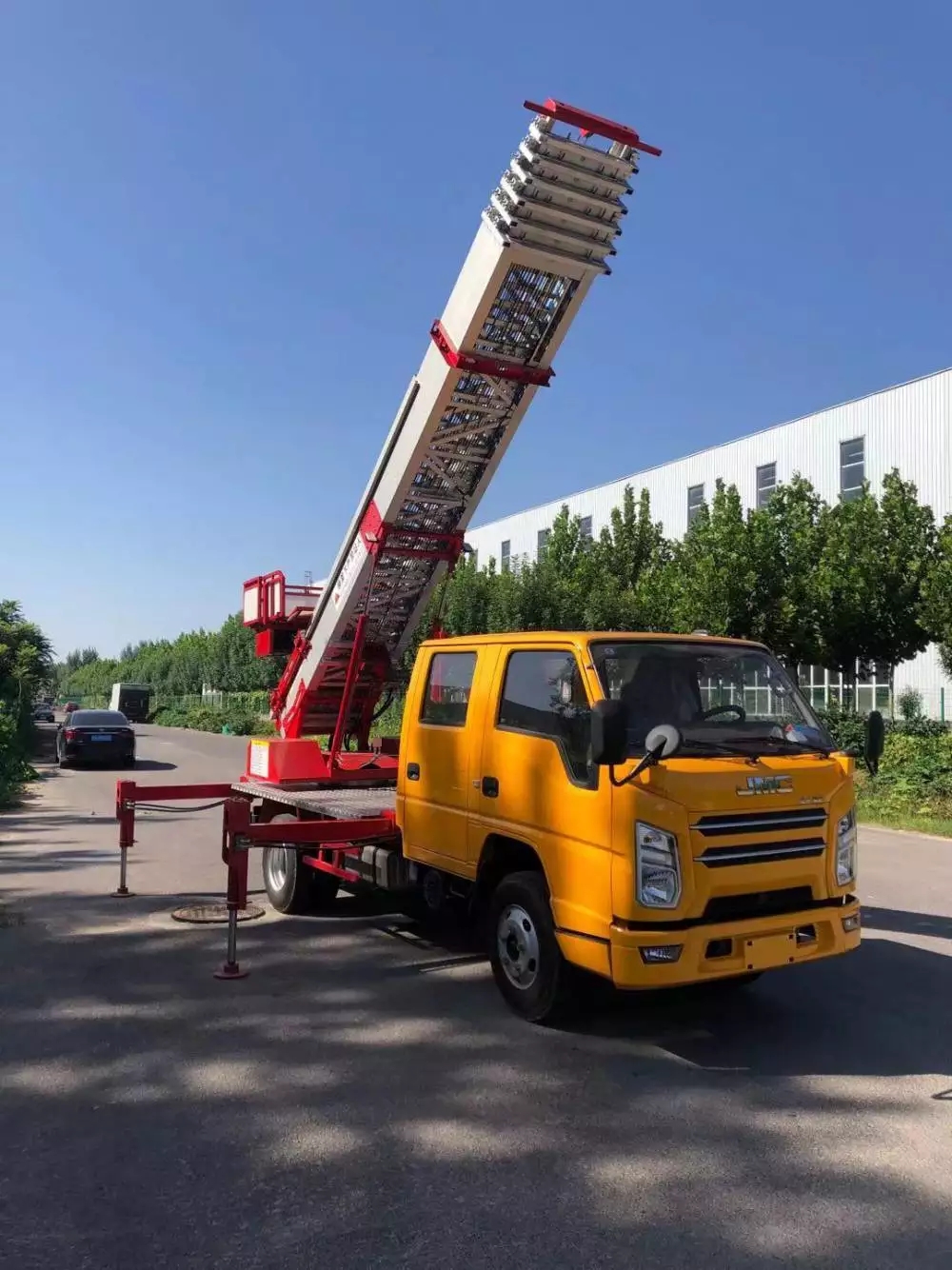 大成镇附近的云梯车出租服务：轻松解决高空作业需求