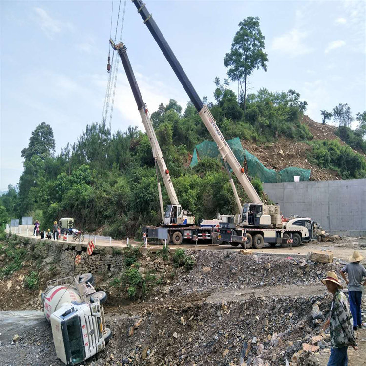 大成镇汽车掉沟里叫吊车救援要多少钱